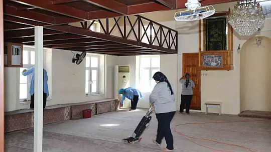 Şehitkamil'deki camilerde temizlik çalışması