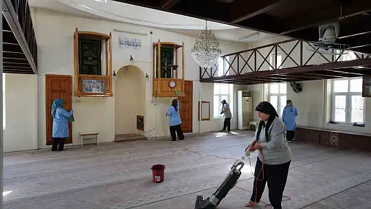 Şehitkamil'deki camilerde temizlik çalışması