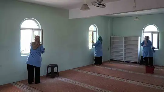 Şehitkamil'deki camilerde temizlik çalışması
