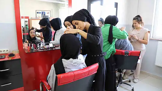 Şehitkamil'deki kuaförlük kursuna yoğun ilgi