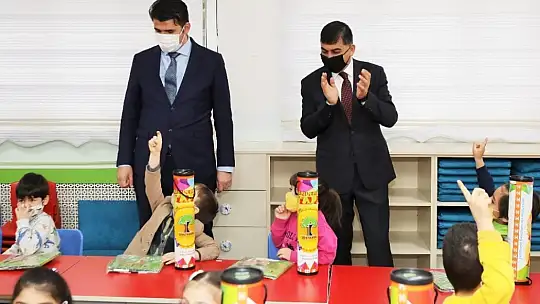 Şehitkamil'den öğrencilere 10 bin satranç seti