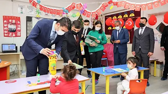 Şehitkamil'den öğrencilere 10 bin satranç seti