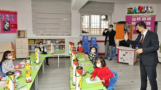 Şehitkamil'den öğrencilere 10 bin satranç seti