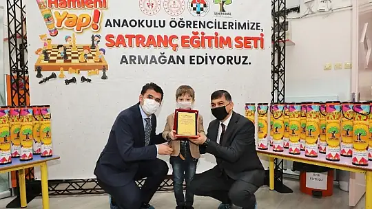 Şehitkamil'den öğrencilere 10 bin satranç seti