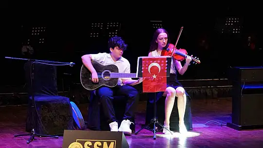 Şehitkamil'in gençlerinden keman dinletisi