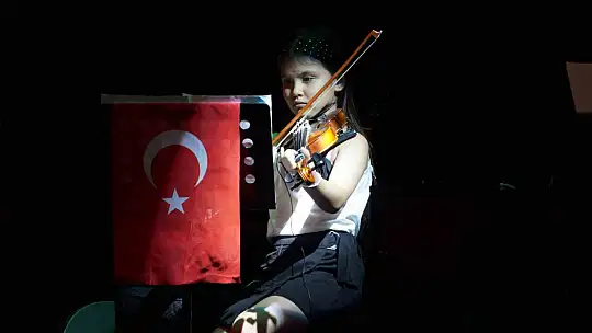 Şehitkamil'in gençlerinden keman dinletisi