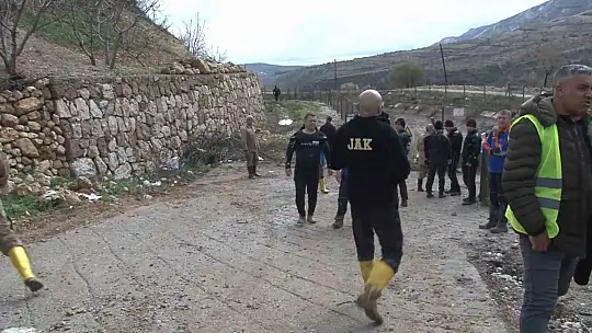 Sel sularına kapılan 2 aylık hamile kadının cenazesine ulaşıldı