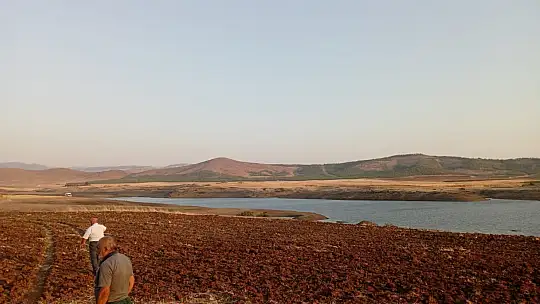 Serinlemek için gölete giren baba-kız boğuldu