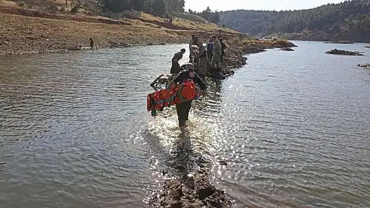 Serinlemek için gölete giren çocuk boğuldu
