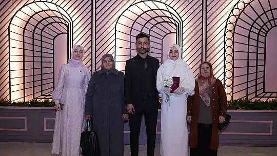 Sevgililer Günü'nde mutluluğa 'evet' dediler