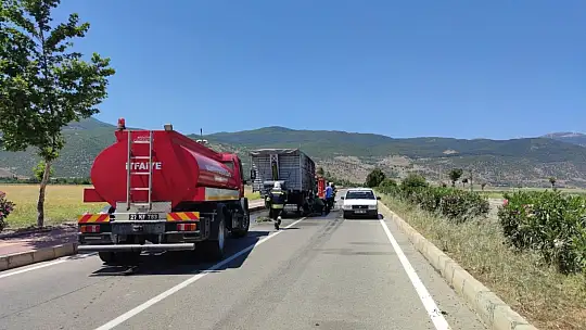 Seyir halindeki tırın lastikleri alev aldı