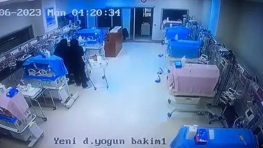 Şiddetli sarsıntıya rağmen kuvözleri bırakmadılar