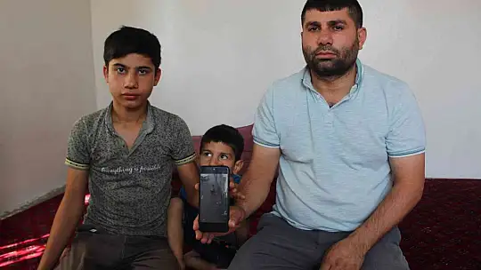 Simit satan çocuğun yavru kedi ve köpeğe merhameti yürekleri ısıttı