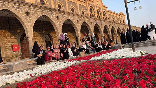 Sınavı geçen 151 öğrenci kutsal topraklara uğurlandı