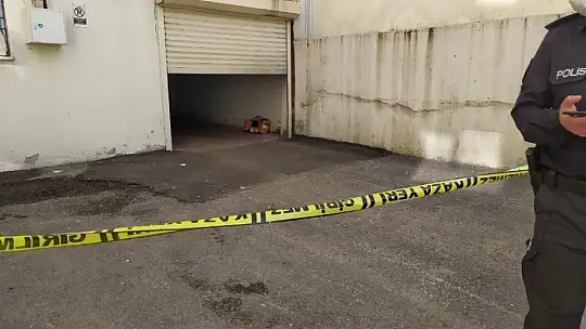 Sitenin otoparkında silahla vurulmuş halde bulundu
