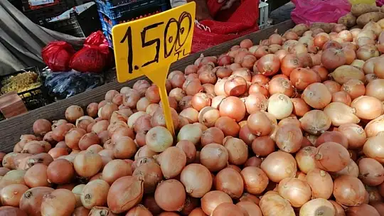 Soğan tarlada 80 kuruş, tezgahta 1,5 lira