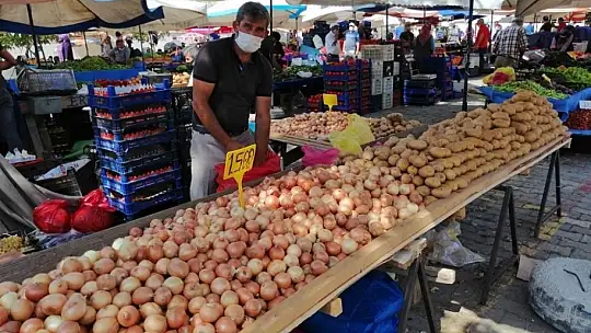 Soğan tarlada 80 kuruş, tezgahta 1,5 lira