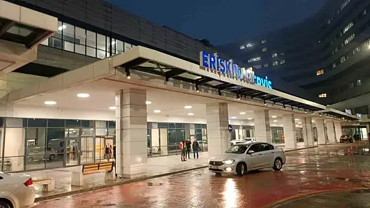 Sokak köpeğinin saldırısına uğrayan çocuk ölümden döndü