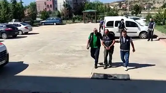 Sokak ortasında karısını bıçaklayarak öldüren zanlı tutuklandı