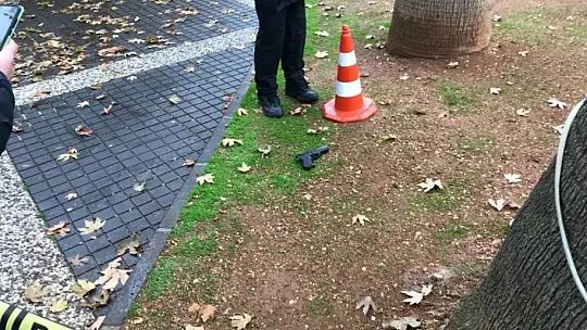 Sokak ortasında kendisini karnından vurdu