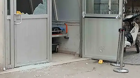 Sokakta başlayan silahlı kavga hastane girişinde son buldu: 1 yaralı