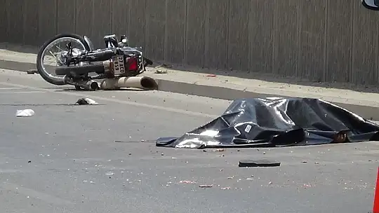 Sollama yapan tanker motosiklete çarptı: 2 ölü