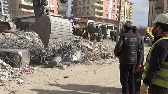 Soruşturma başlatılan binada inceleme yapıldı