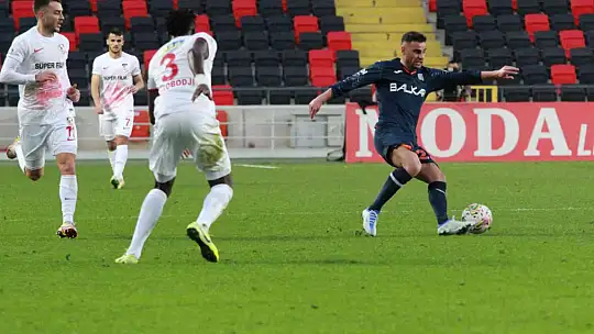 Spor Toto Süper Lig: Gaziantep FK: 0 - Başakşehir: 1 (İlkyarı)