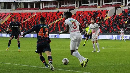 Spor Toto Süper Lig: Gaziantep FK: 0 - Başakşehir: 1 (İlkyarı)
