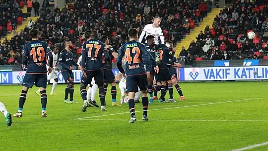 Spor Toto Süper Lig: Gaziantep FK: 1 - Başakşehir: 1 (Maç Sonucu)