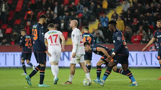 Spor Toto Süper Lig: Gaziantep FK: 1 - Başakşehir: 1 (Maç Sonucu)