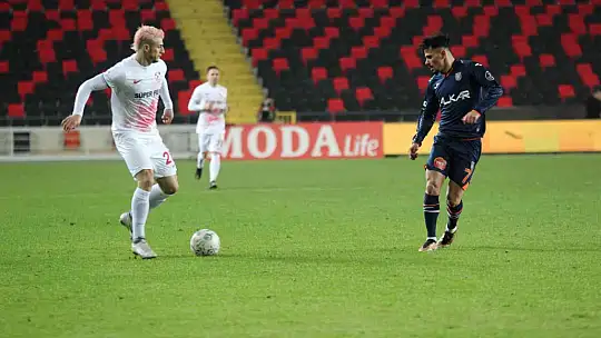 Spor Toto Süper Lig: Gaziantep FK: 1 - Başakşehir: 1 (Maç Sonucu)
