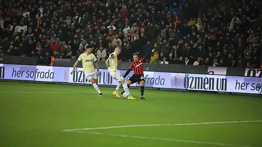 Spor Toto Süper Lig: Gaziantep FK: 0 - Fenerbahçe: 1 (Maç devam ediyor)