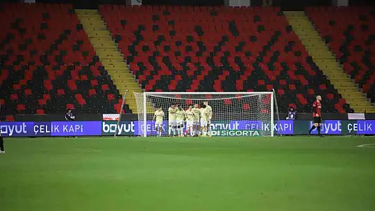 Spor Toto Süper Lig: Gaziantep FK: 0 - Fenerbahçe: 1 (Maç devam ediyor)