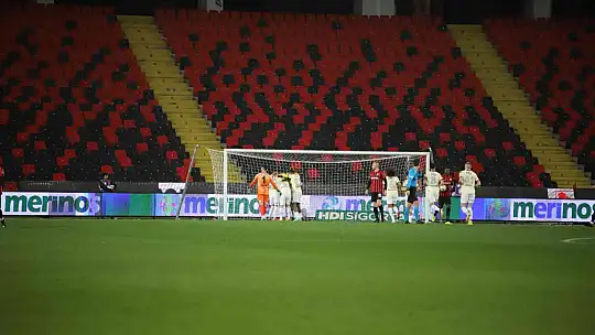 Spor Toto Süper Lig: Gaziantep FK: 0 - Fenerbahçe: 1 (Maç devam ediyor)