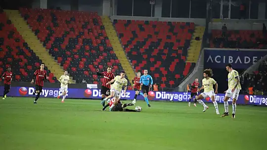 Spor Toto Süper Lig: Gaziantep FK: 0 - Fenerbahçe: 1 (Maç devam ediyor)