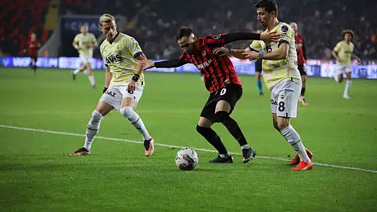 Spor Toto Süper Lig: Gaziantep FK: 0 - Fenerbahçe: 1 (İlk yarı)
