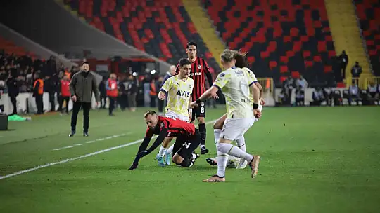 Spor Toto Süper Lig: Gaziantep FK: 0 - Fenerbahçe: 1 (İlk yarı)