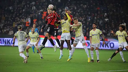 Spor Toto Süper Lig: Gaziantep FK: 0 - Fenerbahçe: 1 (İlk yarı)