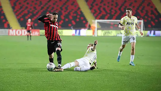 Spor Toto Süper Lig: Gaziantep FK: 0 - Fenerbahçe: 1 (İlk yarı)