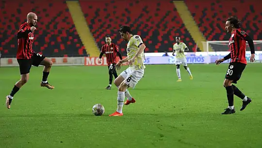 Spor Toto Süper Lig: Gaziantep FK: 0 - Fenerbahçe: 1 (İlk yarı)