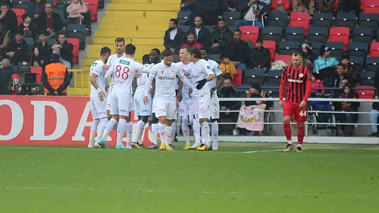 Spor Toto Süper Lig: Gaziantep FK: 0 - DG Sivasspor: 1 (İlk yarı)