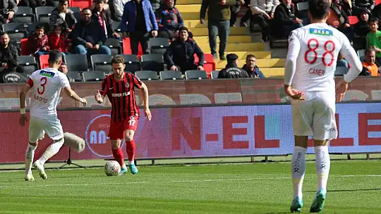 Spor Toto Süper Lig: Gaziantep FK: 0 - DG Sivasspor: 1 (İlk yarı)