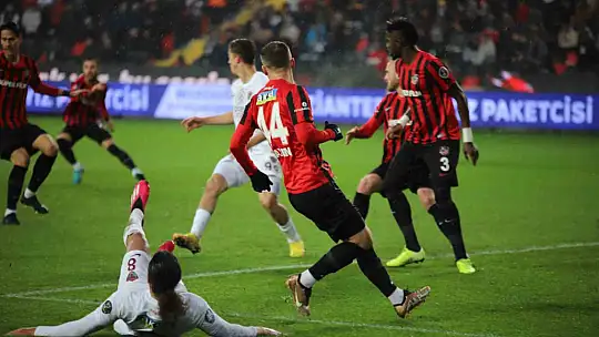 Spor Toto Süper Lig: Gaziantep FK: 1 - A. Hatayspor: 1 (İlk yarı)