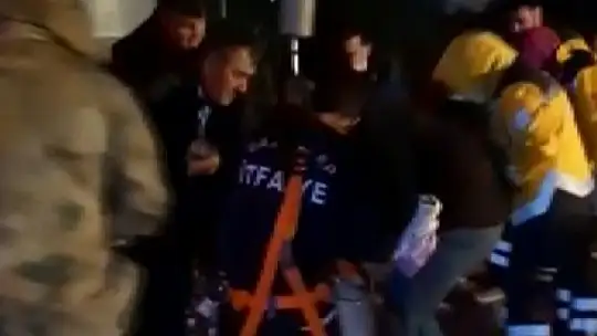 Su deposunda 15 saat mahsur kaldılar