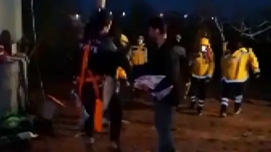 Su deposunda 15 saat mahsur kaldılar