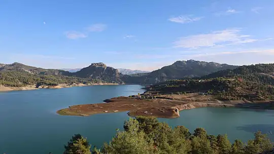 Sular çekildi eski köy ortaya çıktı