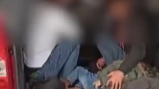 Şüphe üzerine durdurulan araçtan 8 düzensiz göçmen çıktı