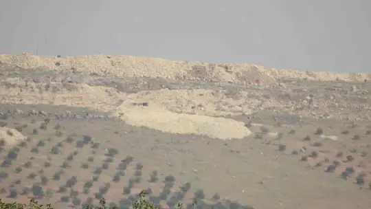 Suriye'de, YPG/PKK'lı teröristlerin cirit attığı mevziler boş kaldı