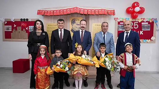 Sürpriz hediyeler, anaokulu öğrencilerini mutlu etti